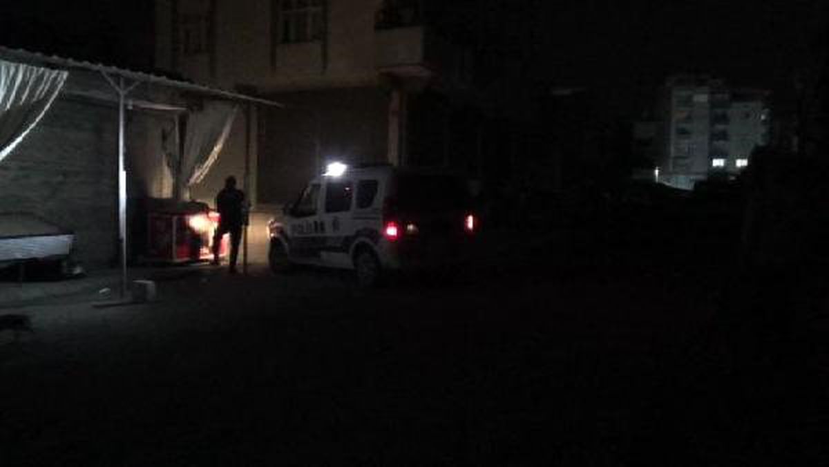 Tüfekle Ateş Açıp, Elektrik Tellerini Kopardı, İntiharı Kalkıştı