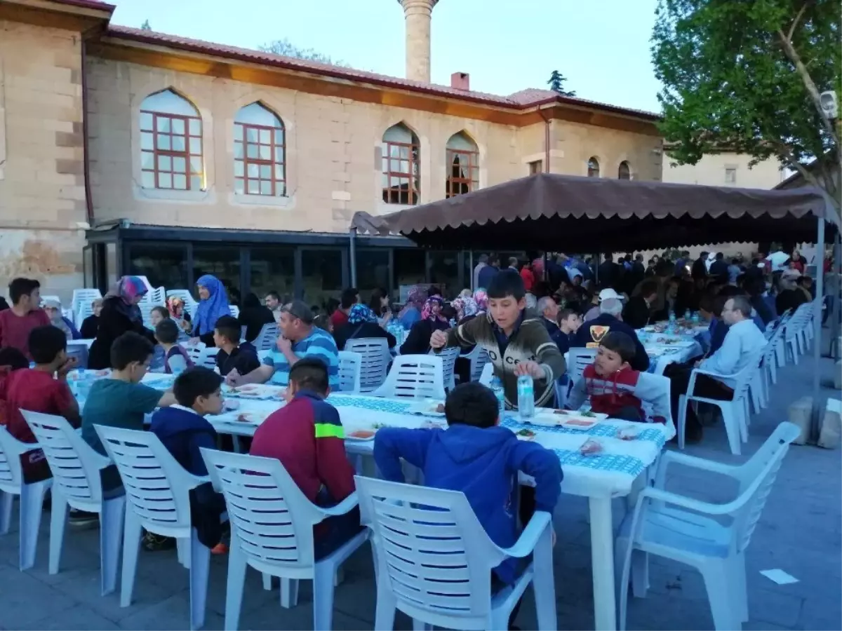 Uçhisar Belediyesi İftar Çadırına Yoğun İlgi