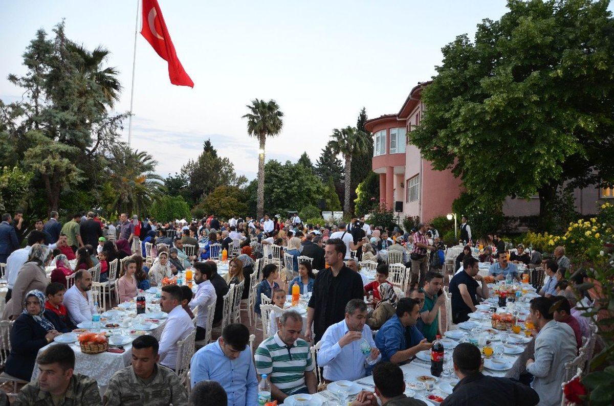 Vali Soytürk Şehit Ailelerine İftar Verdi