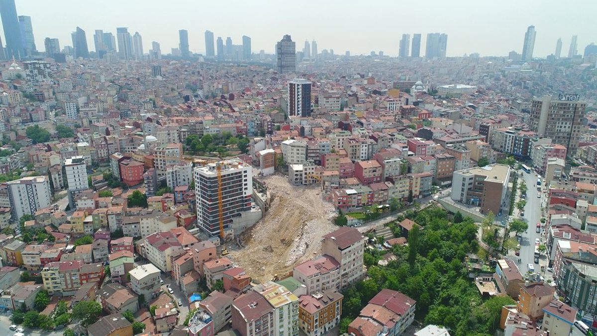 Yıkılan Binaların Enkaz Alanı Havadan Görüntülendi