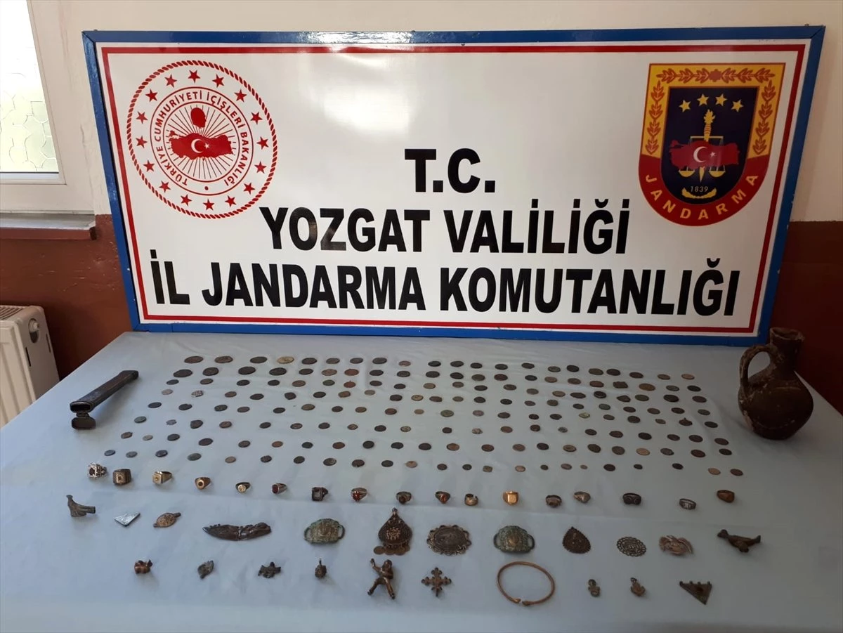 Yozgat\'ta Jandarma 212 Parça Tarihi Eser Ele Geçirdi