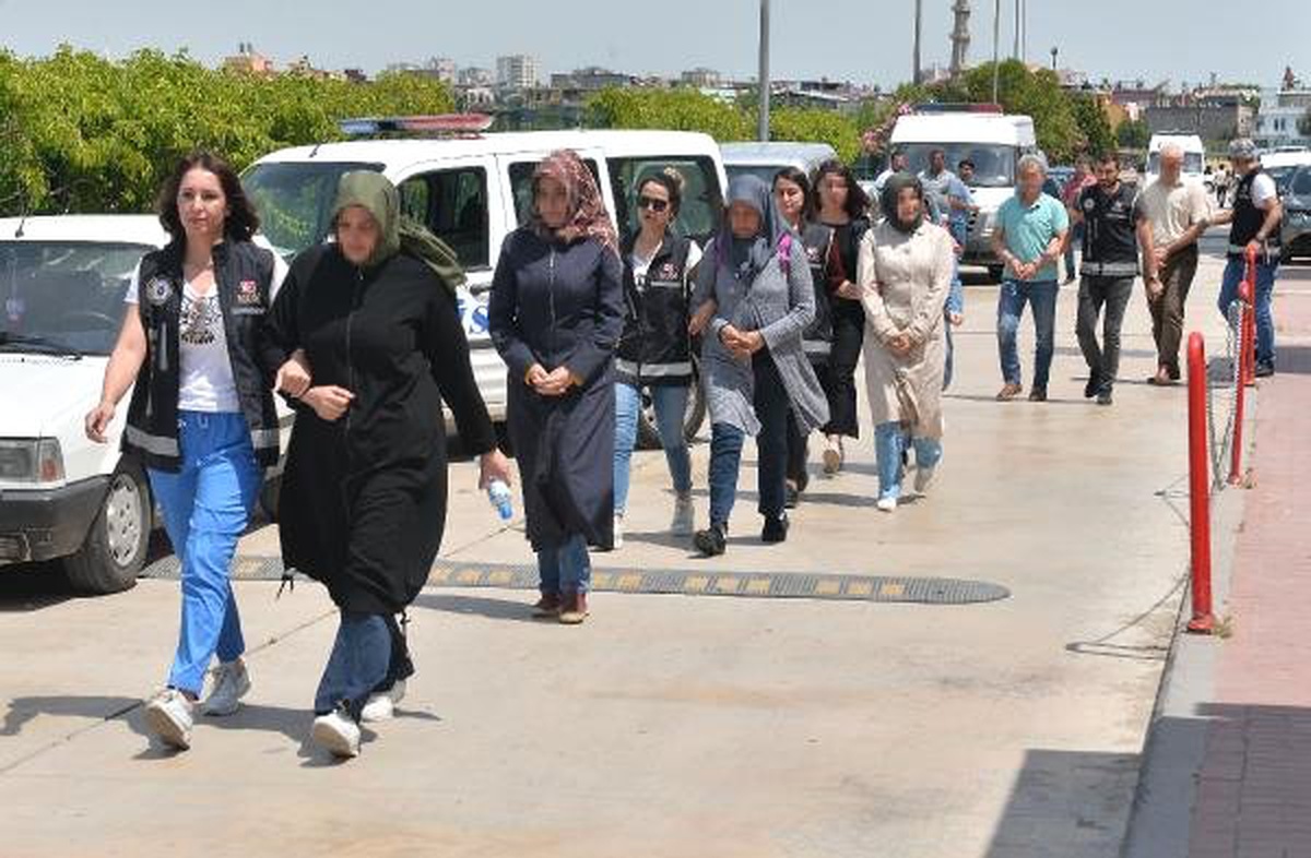 Adana\'da Fetö Şüphelisi 15 Kişi Adliyede