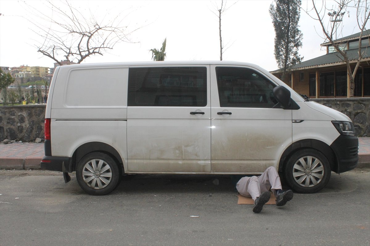 Aracının Motor Bölümüne Giren Yaralı Güvercini Kurtardı