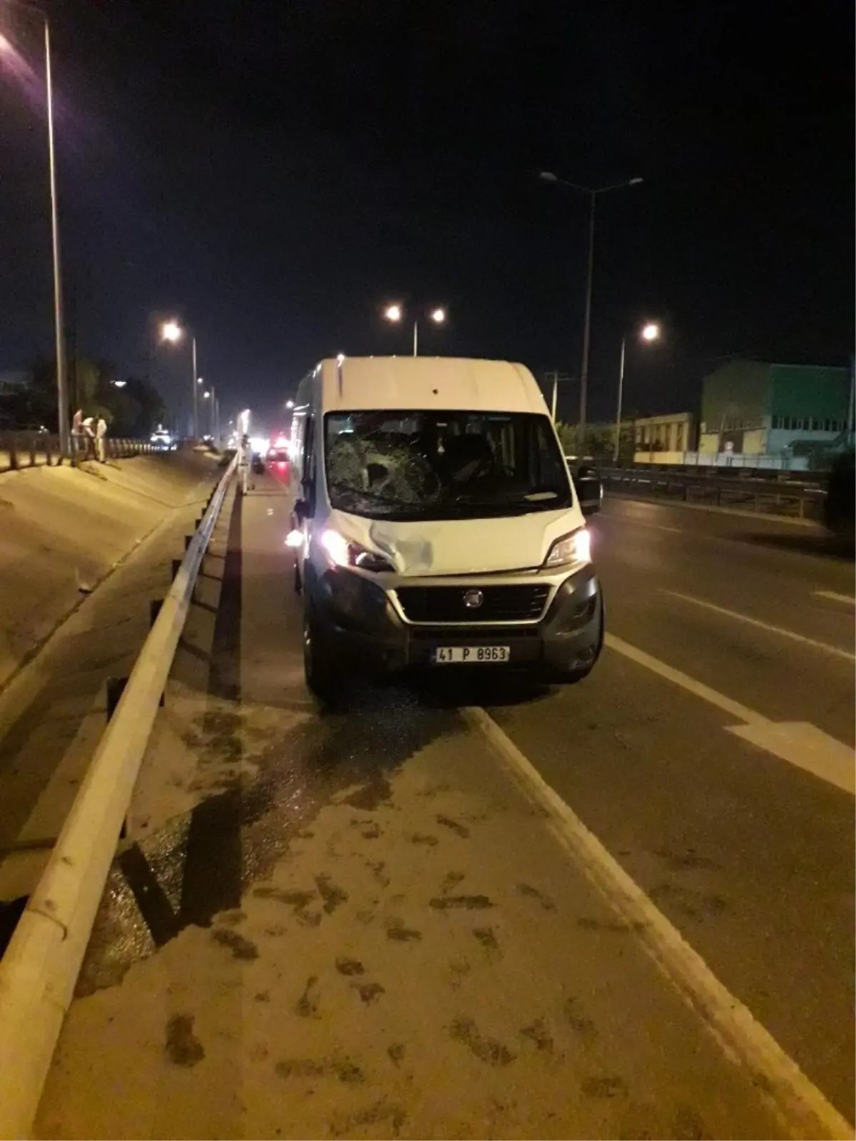 Arızalanan Araçtan İnen Vatandaşlara Servis Minibüsü Çarptı: 1 Ölü, 2 Yaralı