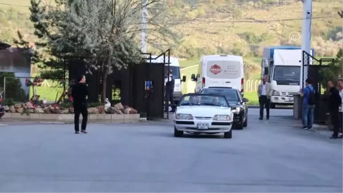 Bahçeli\'nin Hediye Ettiği Klasik Otomobille İftara Katıldılar