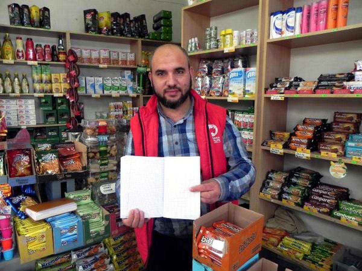 Bakkalın Veresiye Defterini Satın Alıp, 20 Kişinin Borcunu Ödedi