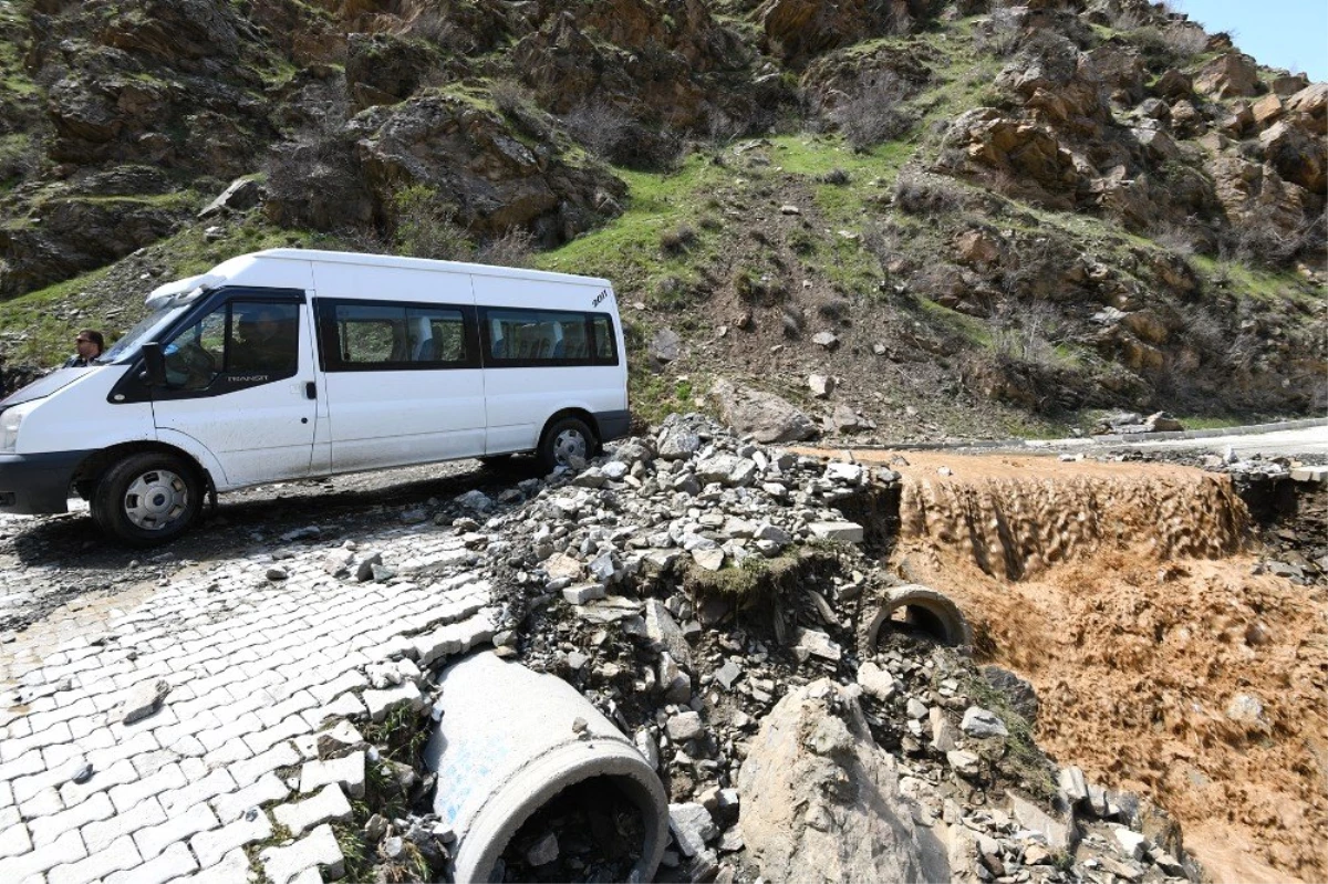 Başkan Şeylan, Çöken Yolları İnceledi