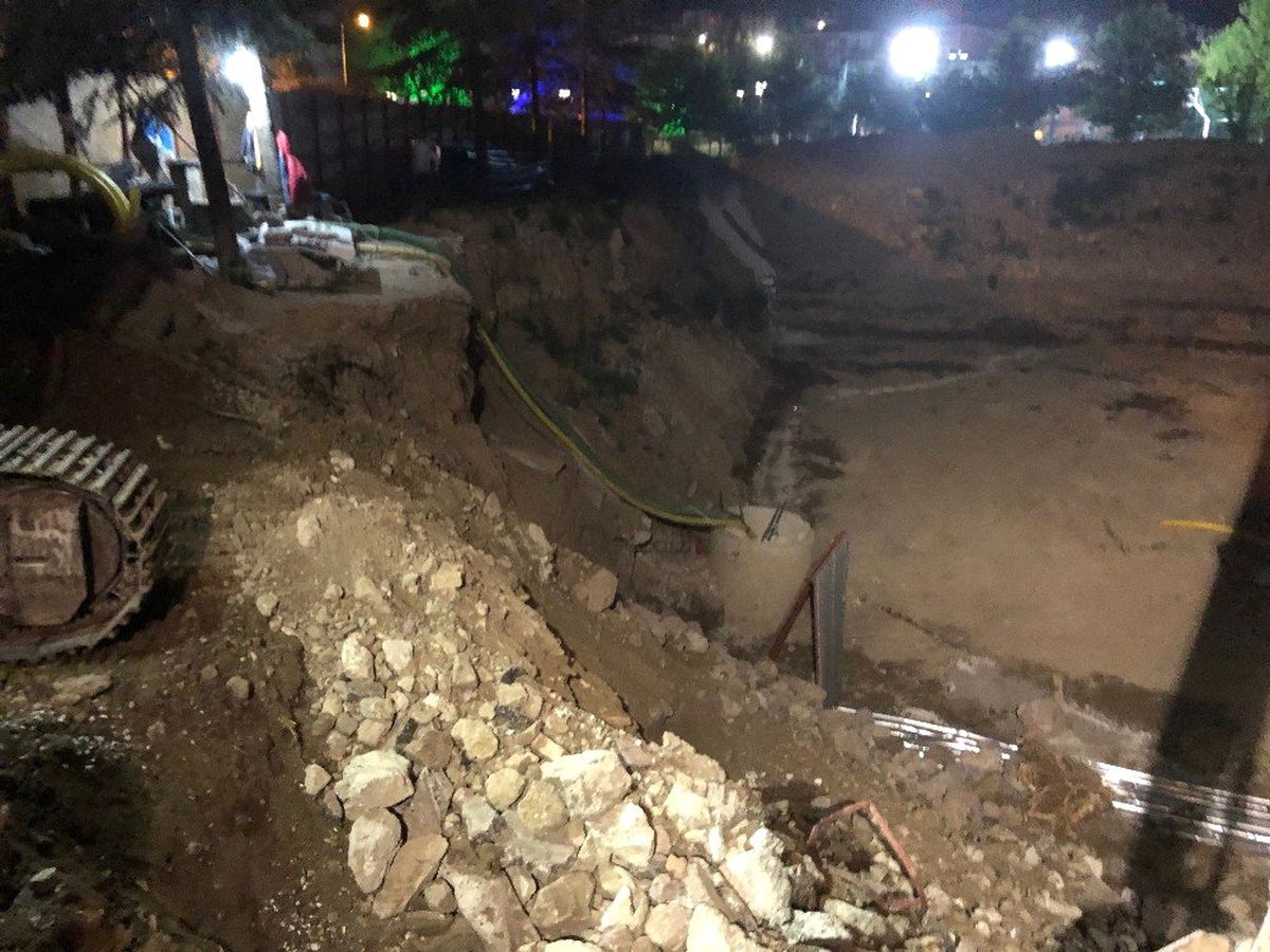 Başkent\'te Çöken Bariyerler Doğalgaz Borusunu Patlattı