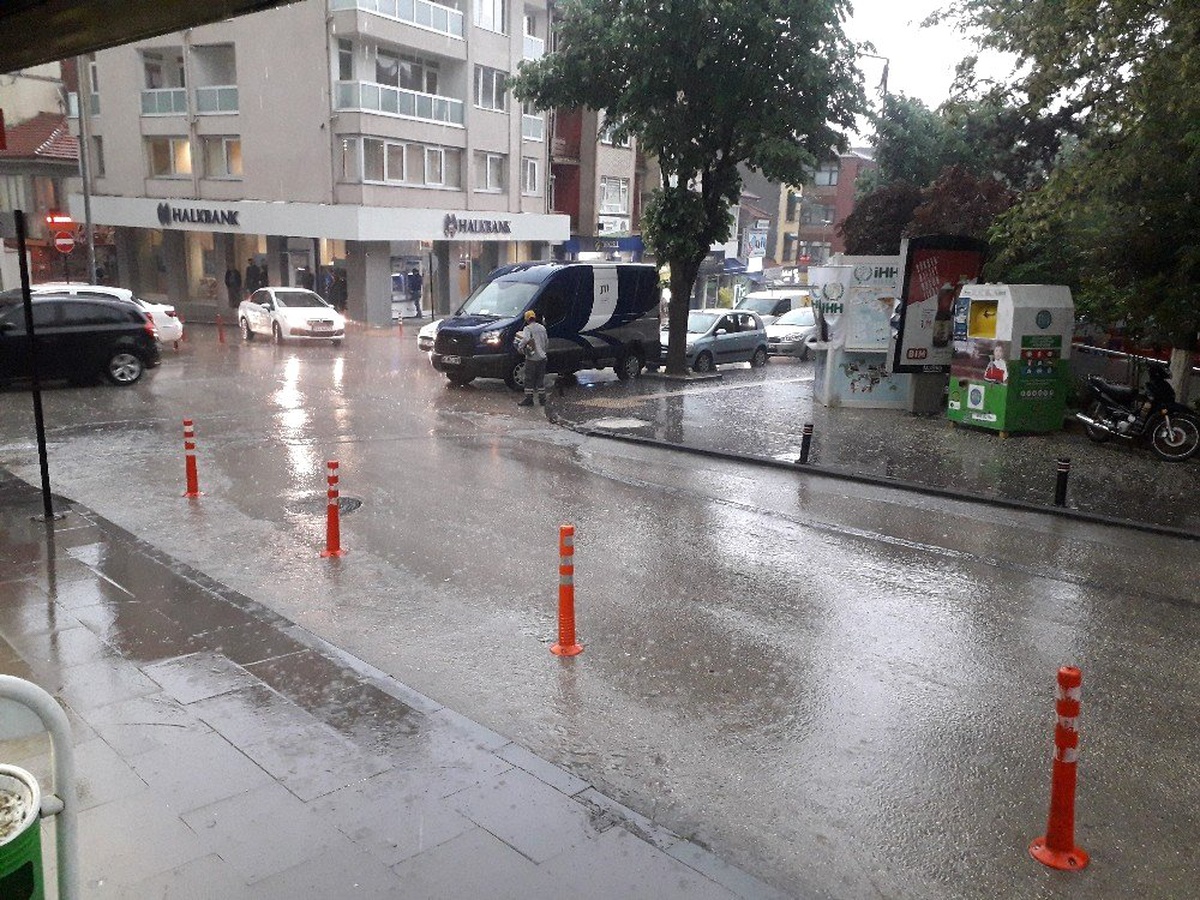 Bastıran Sağanak Yağış Bilecik\'i Felç Etti