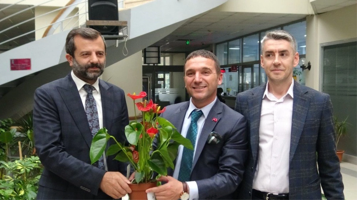 Belediye Başkanına Gelen Tebrik Çiçekleri, İhtiyaç Sahiplerine Yardıma Dönüştü