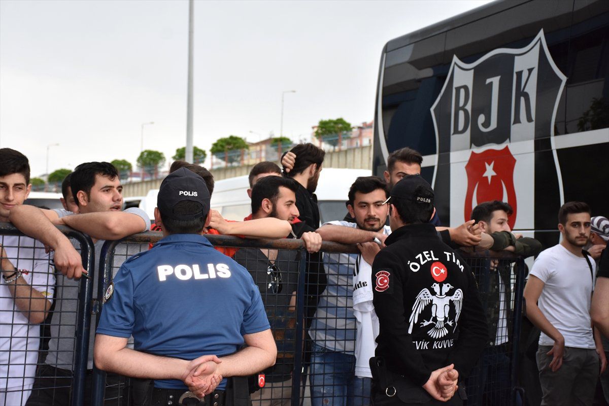 Beşiktaş Trabzon\'a Geldi