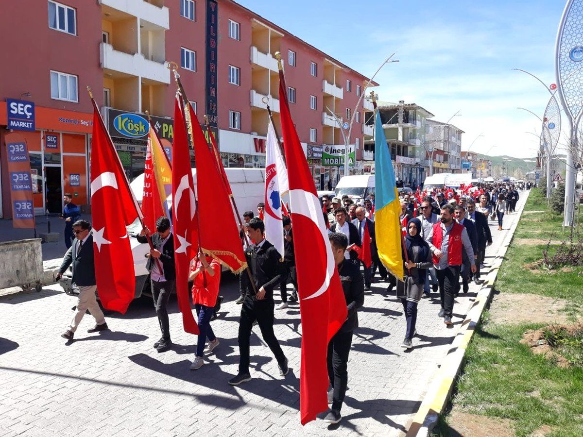 Çaldıran\'da Gençlik Yürüyüşü