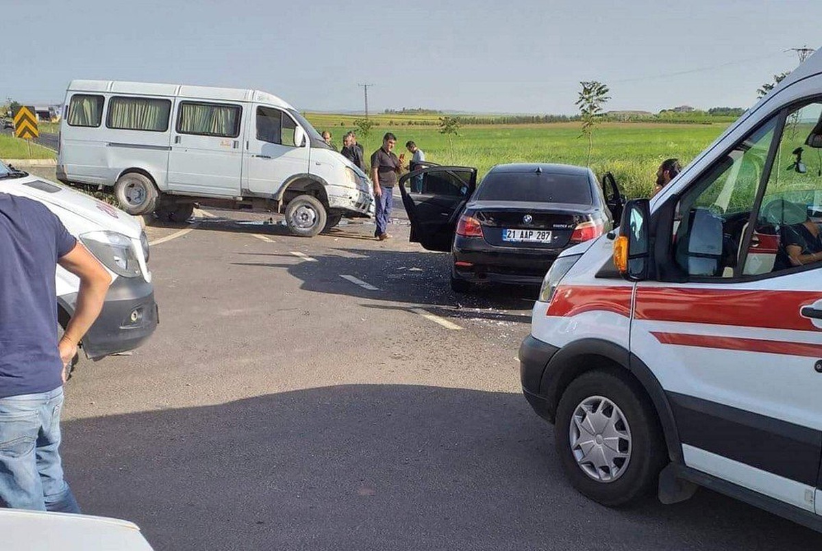 Diyarbakır\'da Trafik Kazası: 2\'si Çocuk 4 Yaralı