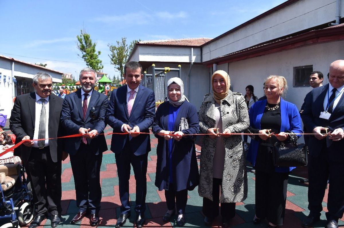 Engelsiz Park Yüzlerce Engelli Öğrencinin Yüzünü Güldürdü