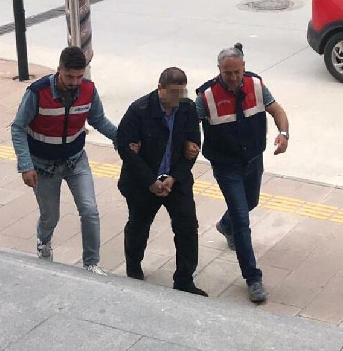 Fabrikasında Ürettiği Esrarı Satmak İsterken Suçüstü Yakalandı