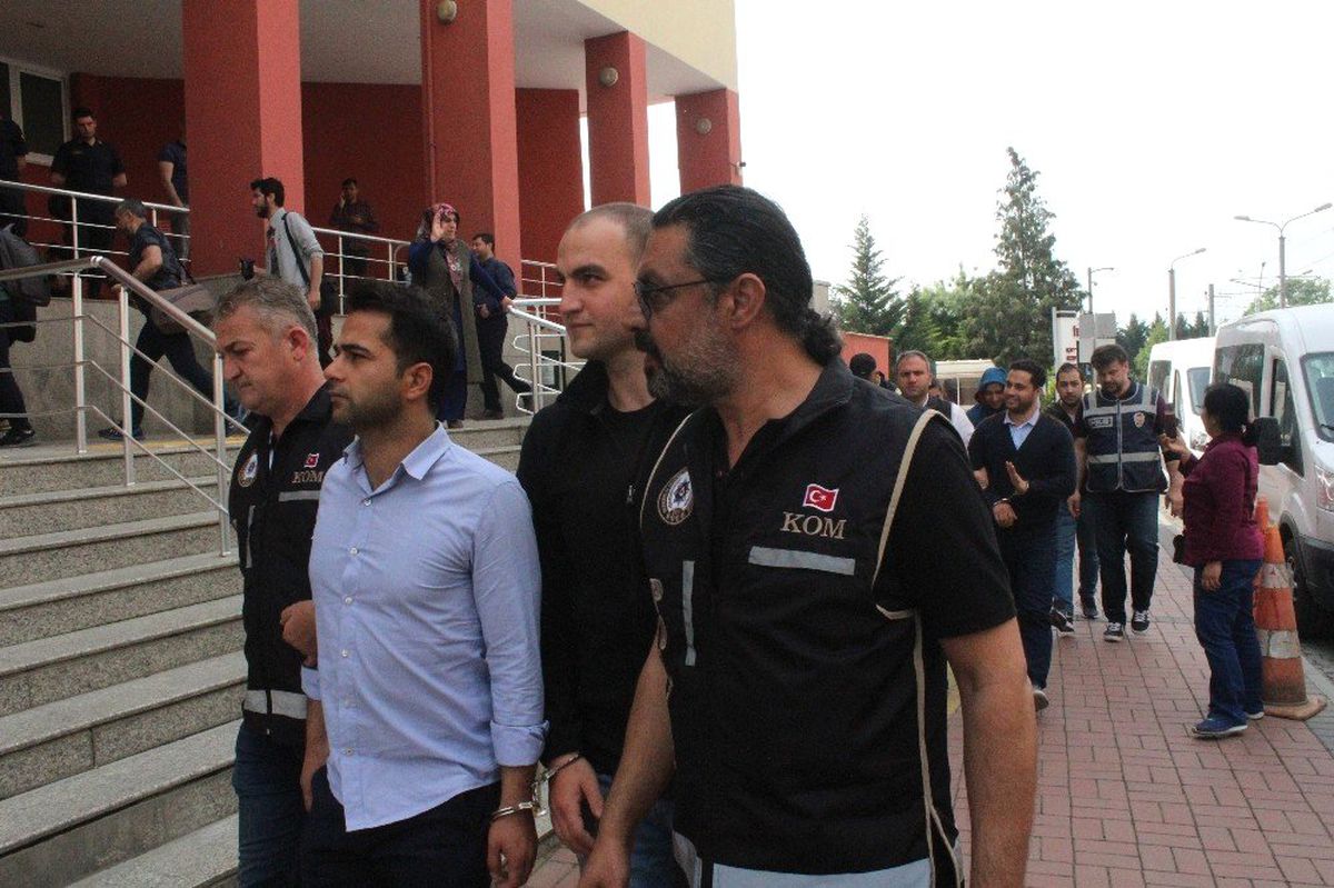 Fetö\'den Gözaltına Alınan 6 Asker Adliyeye Sevk Edildi