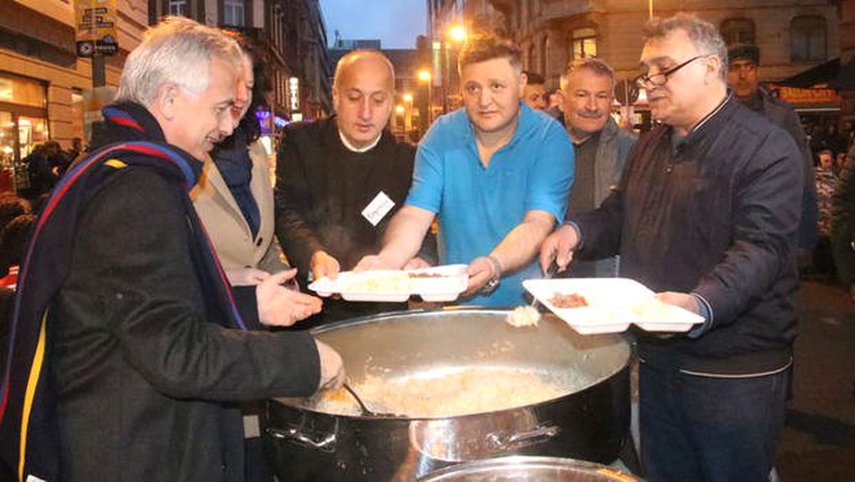 Frankfurt Sokakta İftar Yaptı