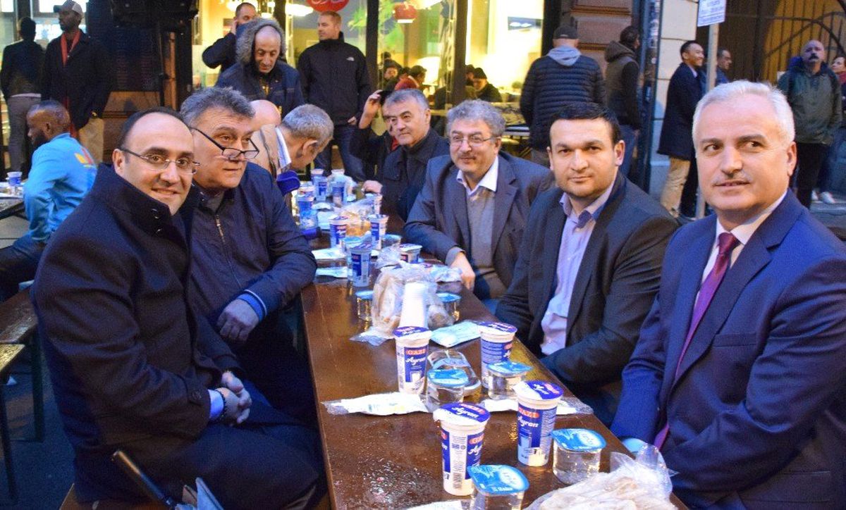 Frankfurt Türk Esnafı Sokakta İftar Verdi