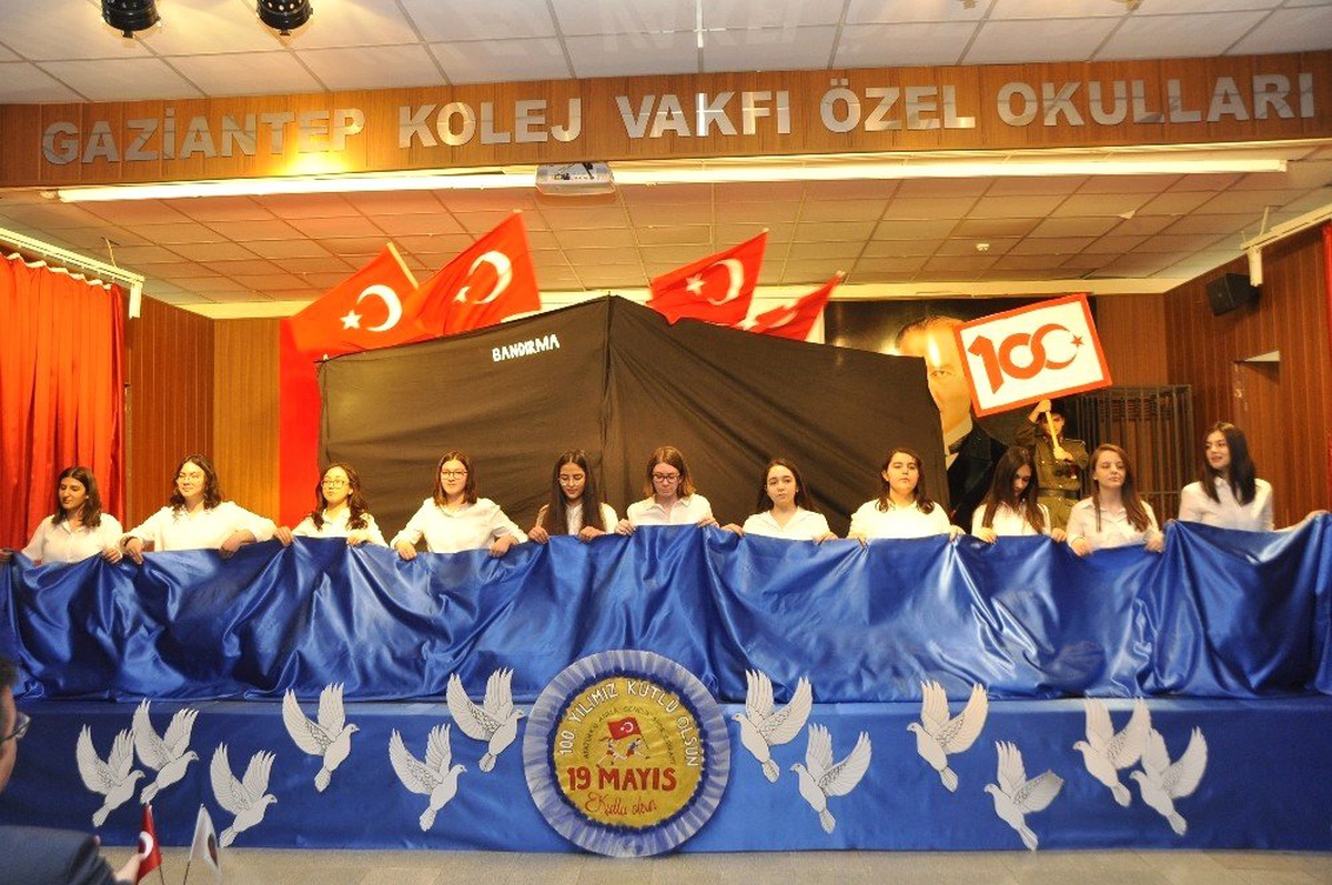Gaziantep Kolej Vakfı\'nda 19 Mayıs Coşkusu
