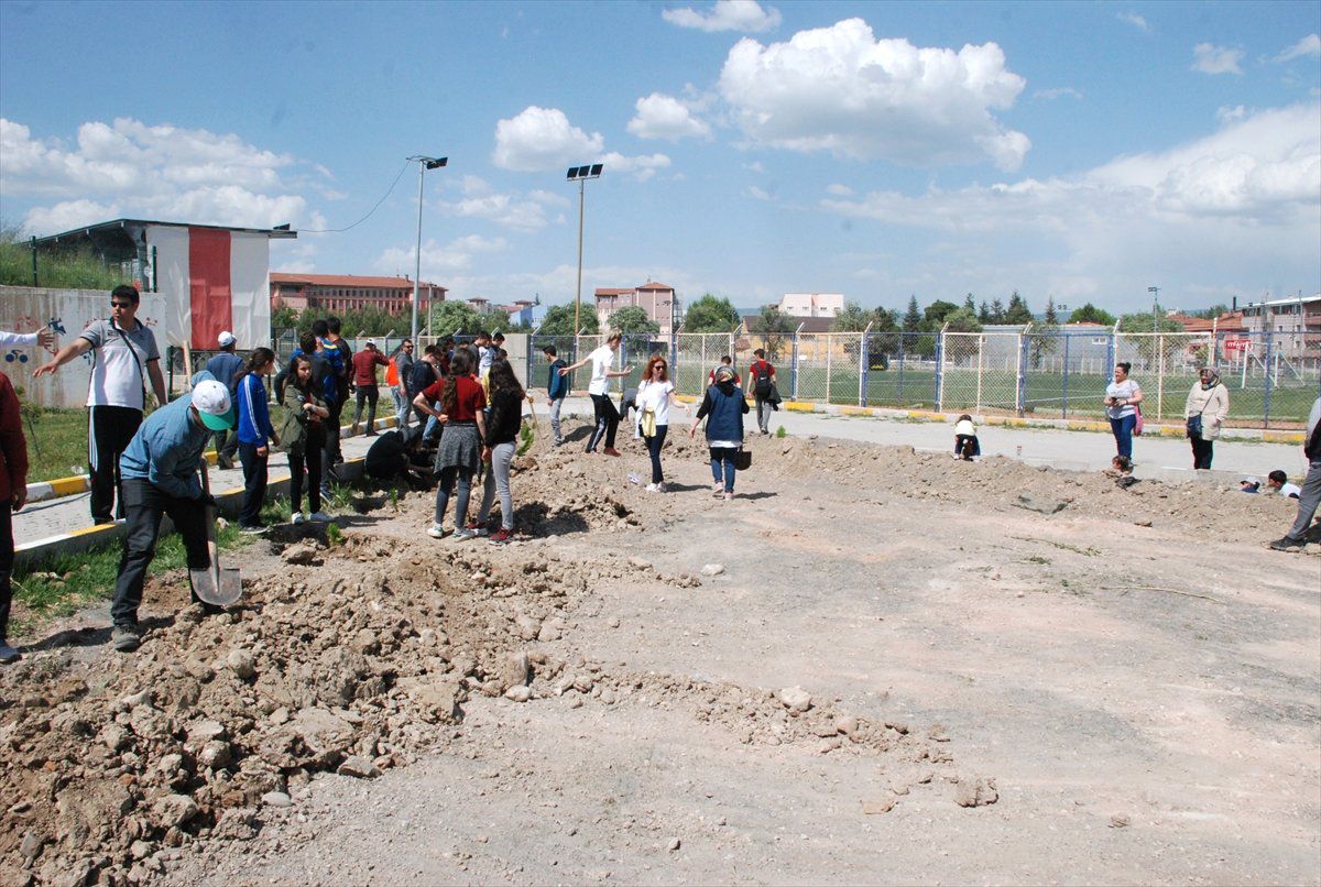 Gediz\'de "Milli Mücadele\'nin 100. Yılında 100 Fidan Projesi"