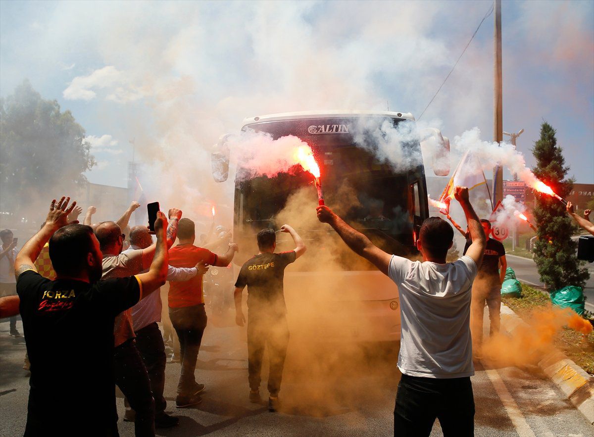 Göztepe Taraftarından Coşkulu Uğurlama