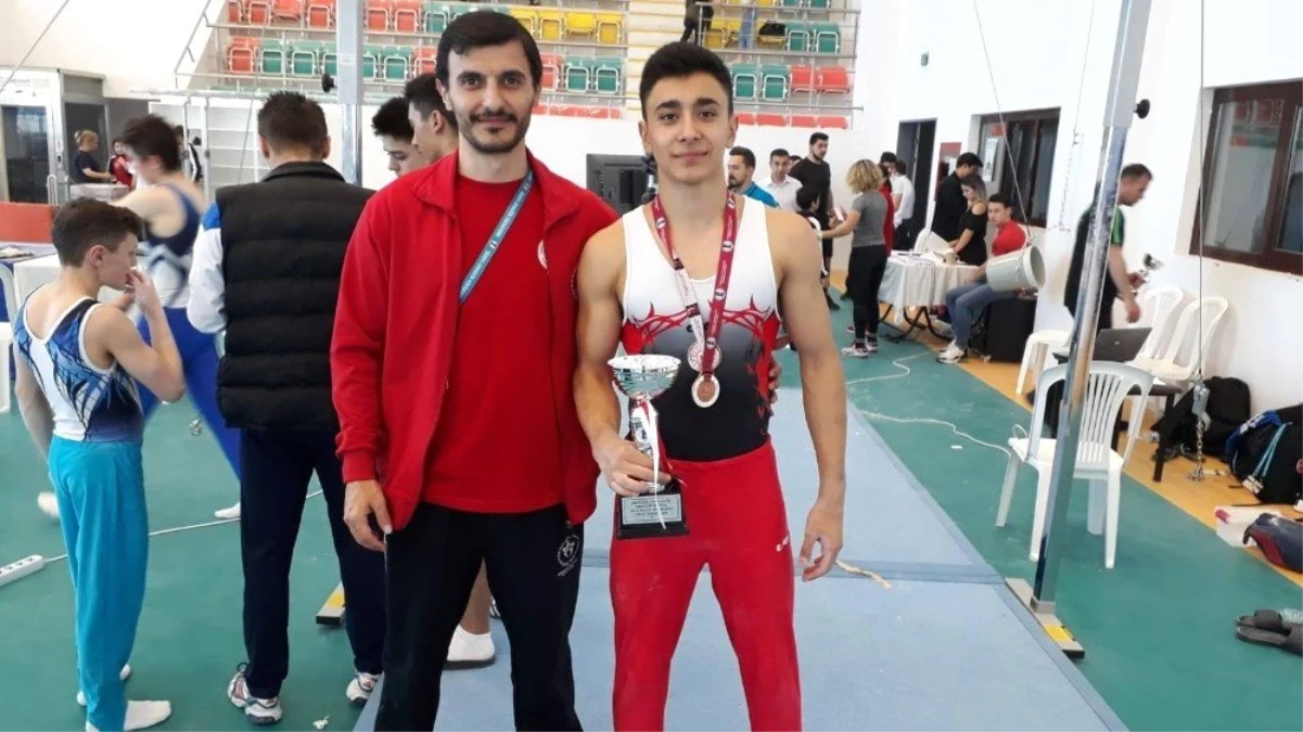 Hasan Bulut Cimnastik\'te Türkiye Üçüncüsü