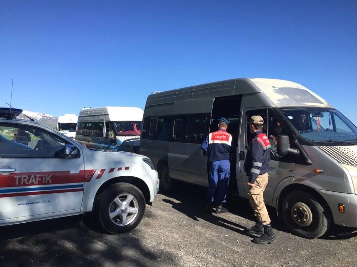 Jandarma Ekiplerinden Servis Araçları Denetimi