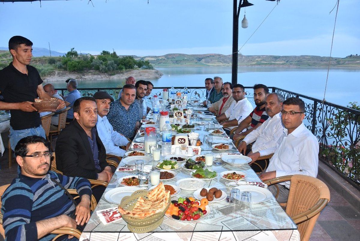 Kahta\'da Gazeteciler ve Yazarlar İftarda Buluştu