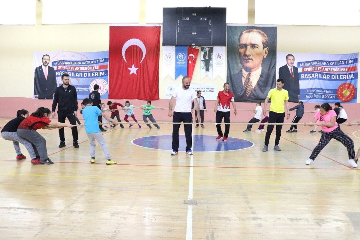 Karaman\'da \'Geleneksel Çocuk Oyunları Şenliği\' Sona Erdi