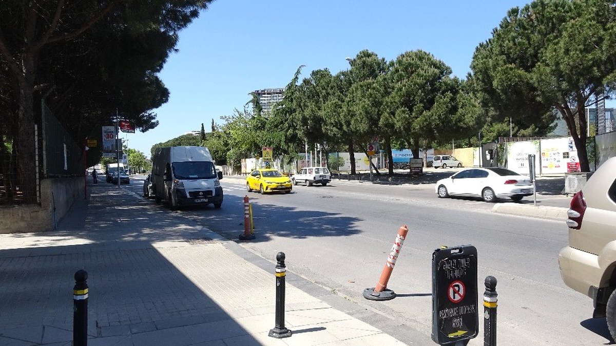 Kartal\'da Motosikletli Gencin Geçirdiği Feci Kaza Kamerada