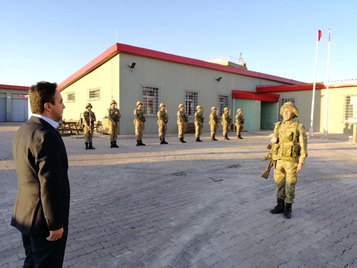 Kaymakam Dundar, Mehmetçikle İftar Açtı