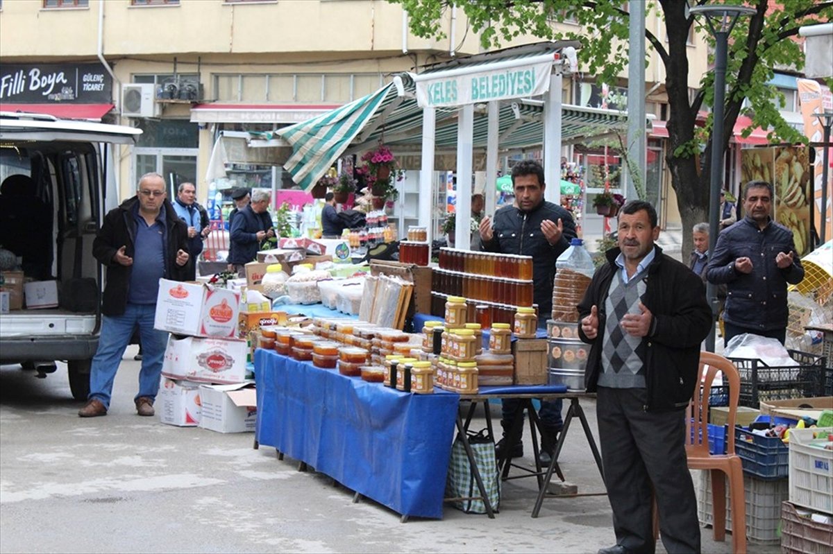 Keles Pazarı Her Cuma "Bereket Duası" ile Açılıyor