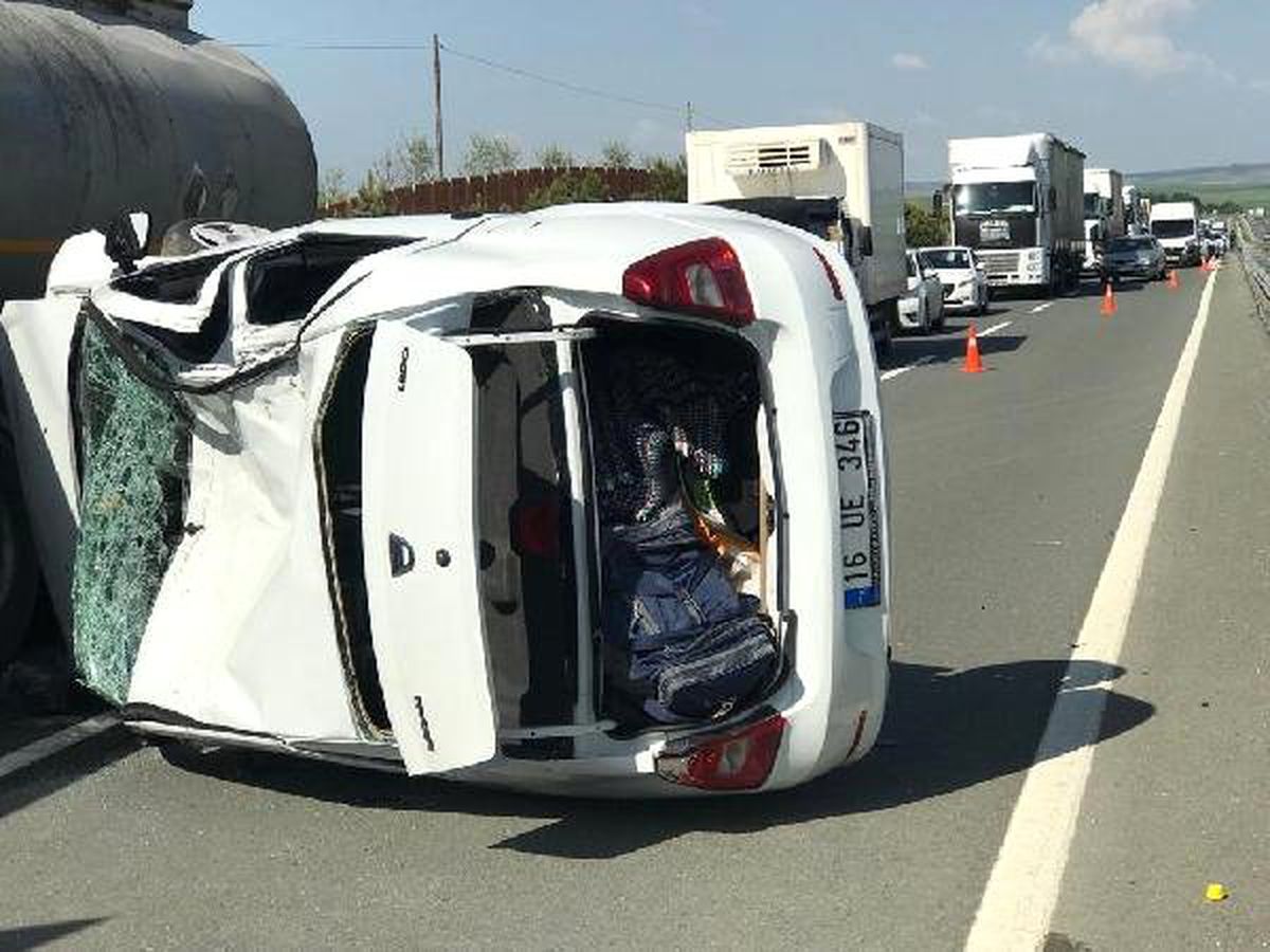 Kırıkkale\'de Traktör ile 2 Otomobil Çarpıştı:  7 Yaralı
