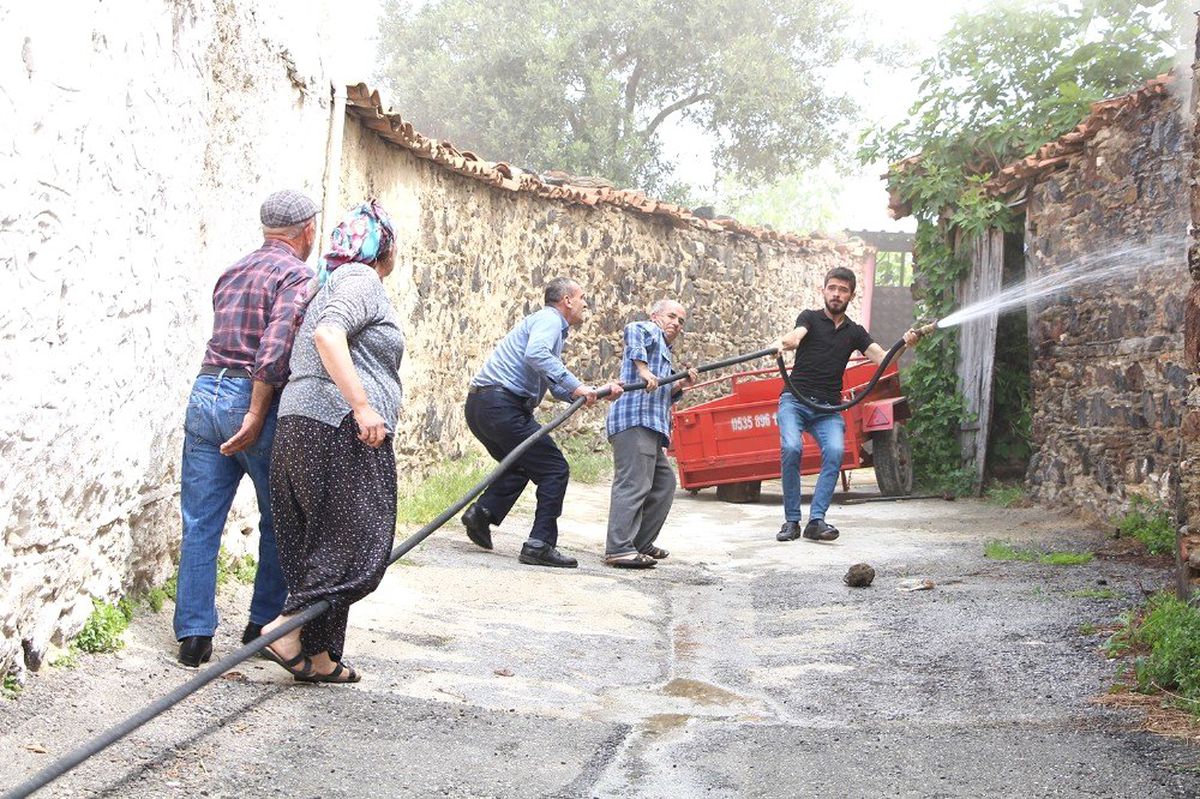 Kömür Dolu Tarihi Evde Yangın Çıktı