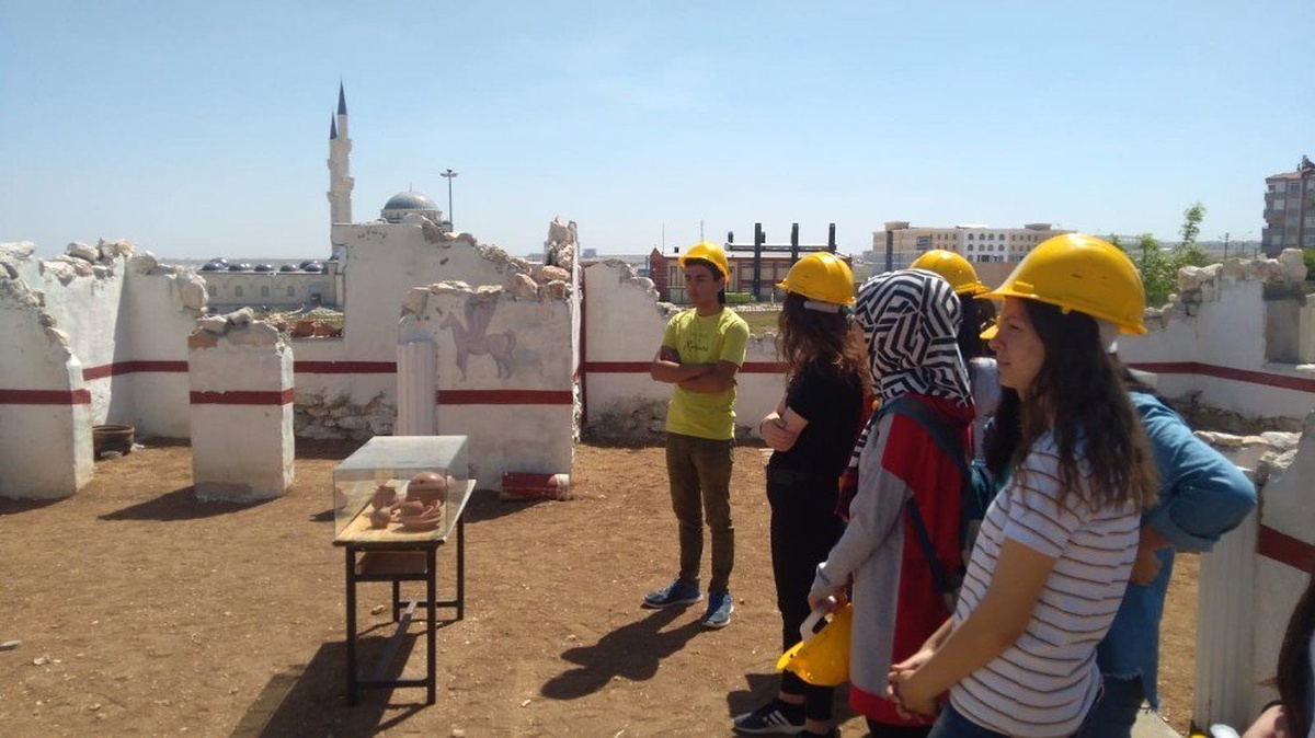 Lise Öğrencileri Kmü Arkeoloji Bölümünü Ziyaret Etti