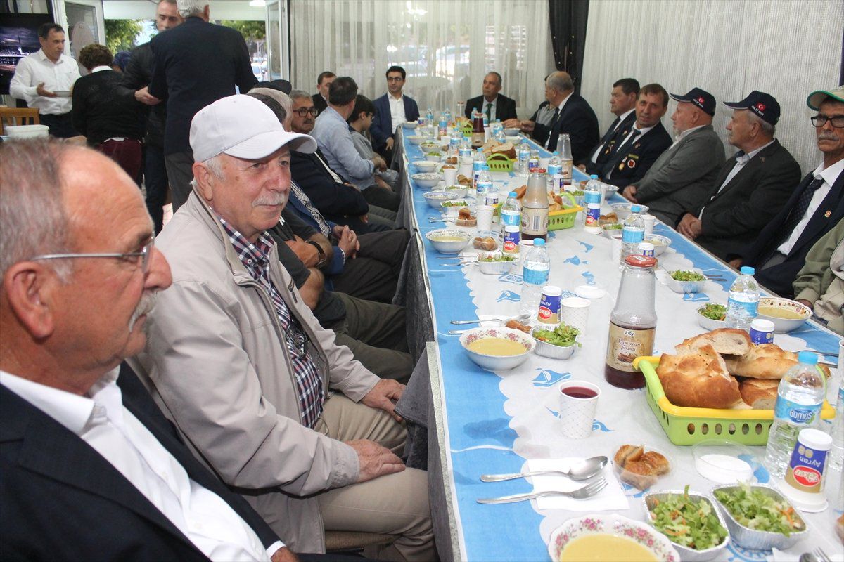 Manyas\'ta Şehit Aileleri ve Gazilere İftar Verildi