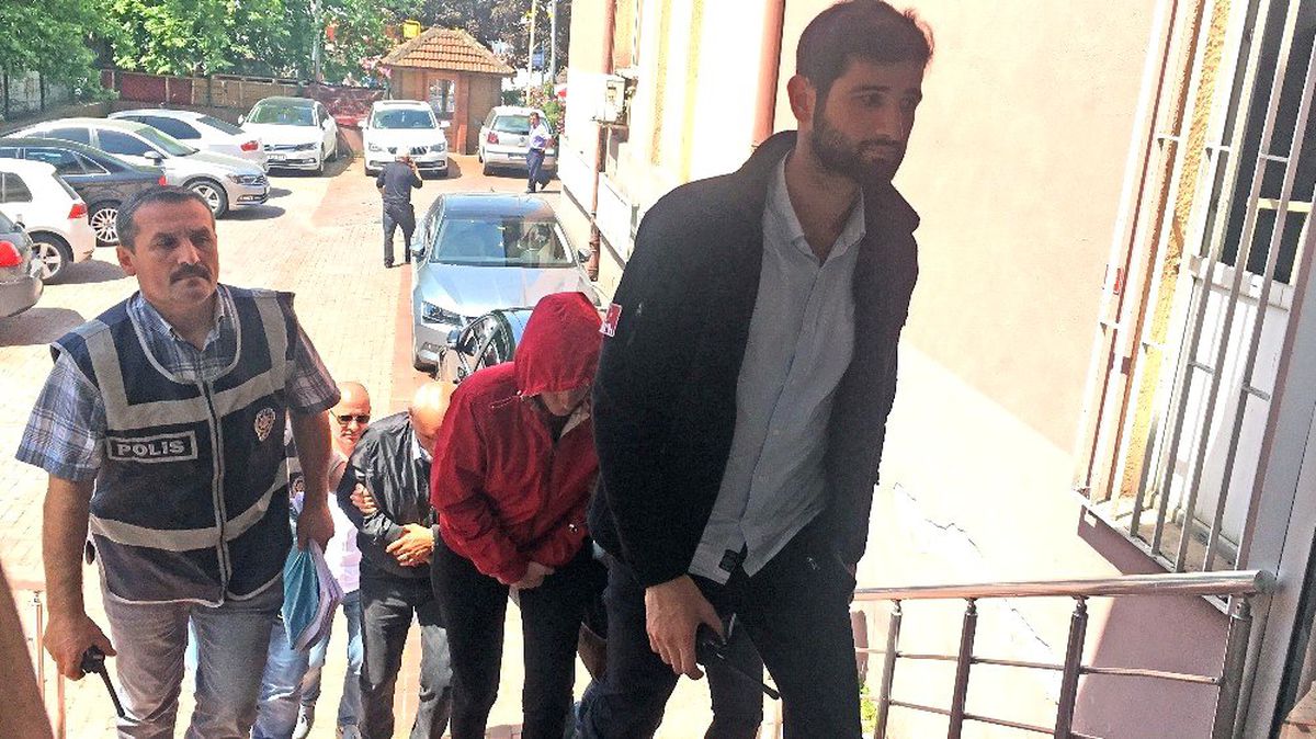 Memur Olma Vaadiyle Vatandaşları Dolandıran 2 Kişi Tutuklandı