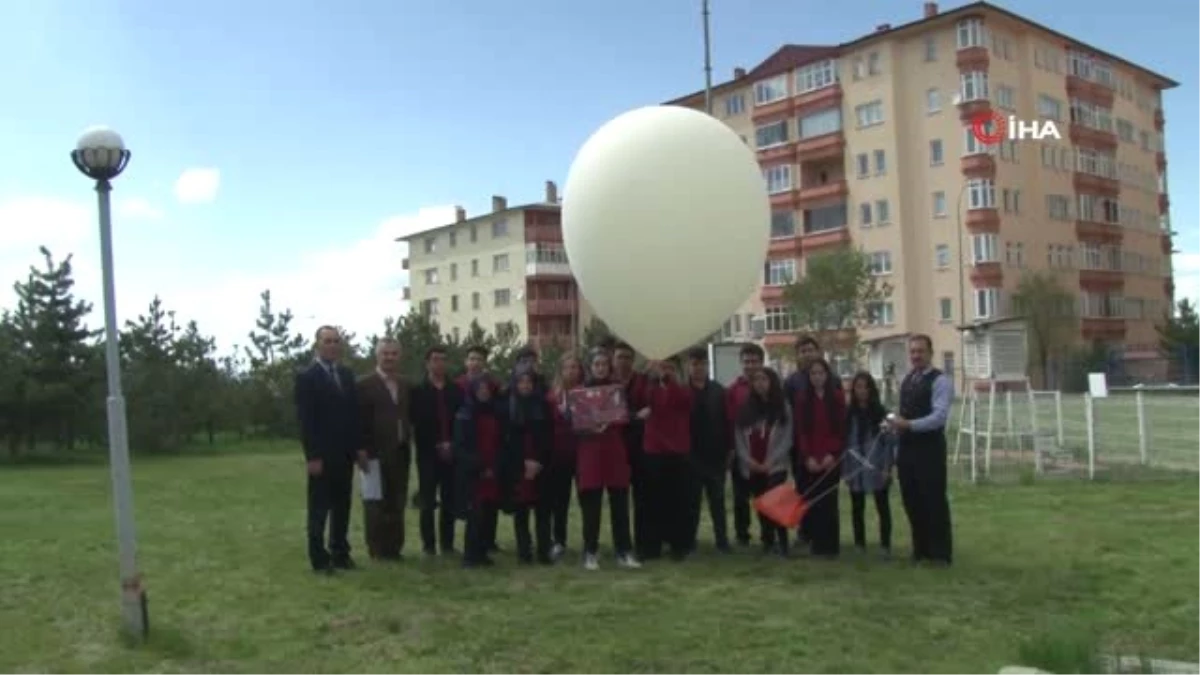 Meteoroloji Balonu Liseli Öğrenciler Tarafından Atıldı