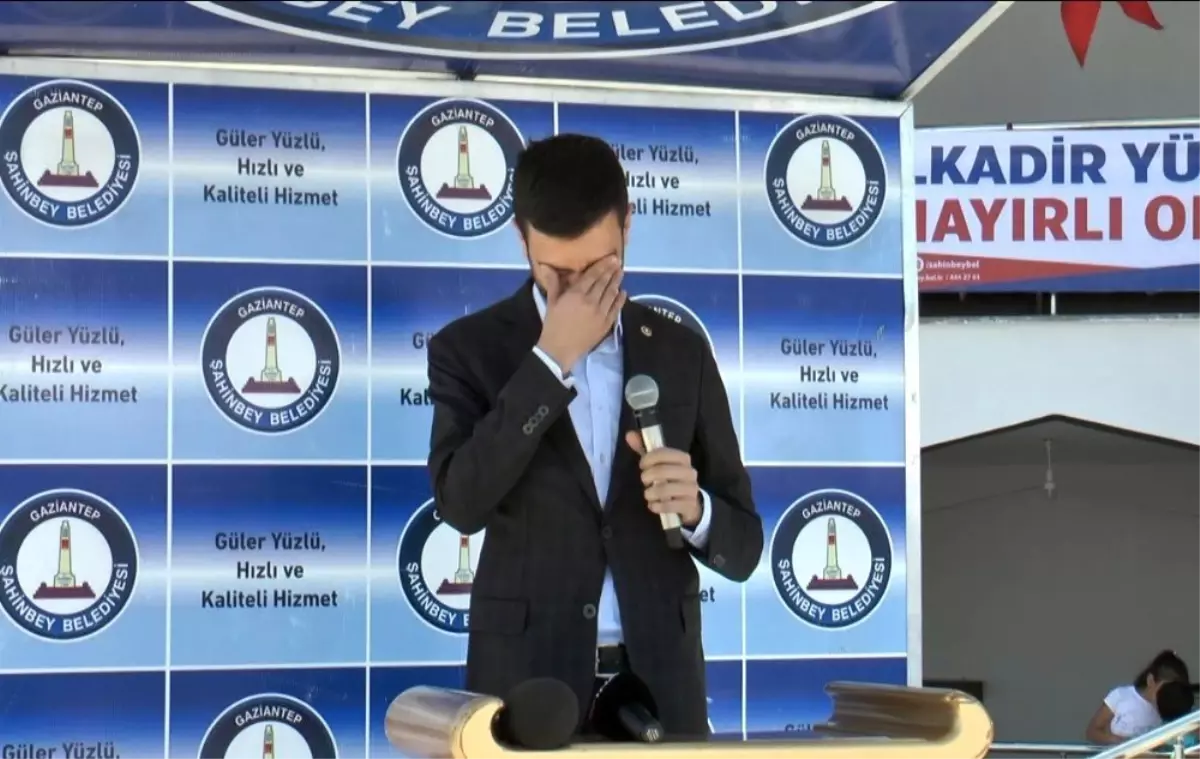 AK Partili Vekil, Babasının Adını Taşıyan Caminin Açılışında Gözyaşlarını Tutamadı