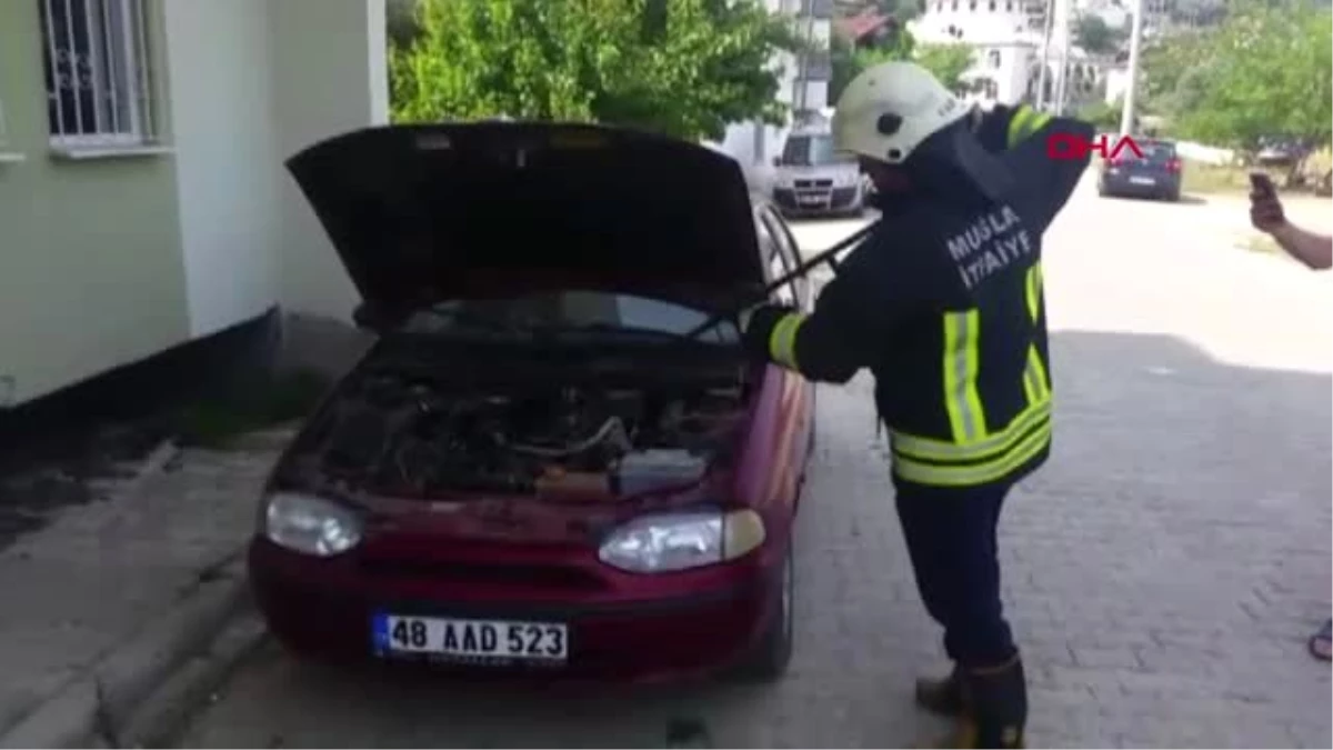 Muğla Otomobilin Motor Kısmına Giren Yılanı İtfaiye Çıkardı