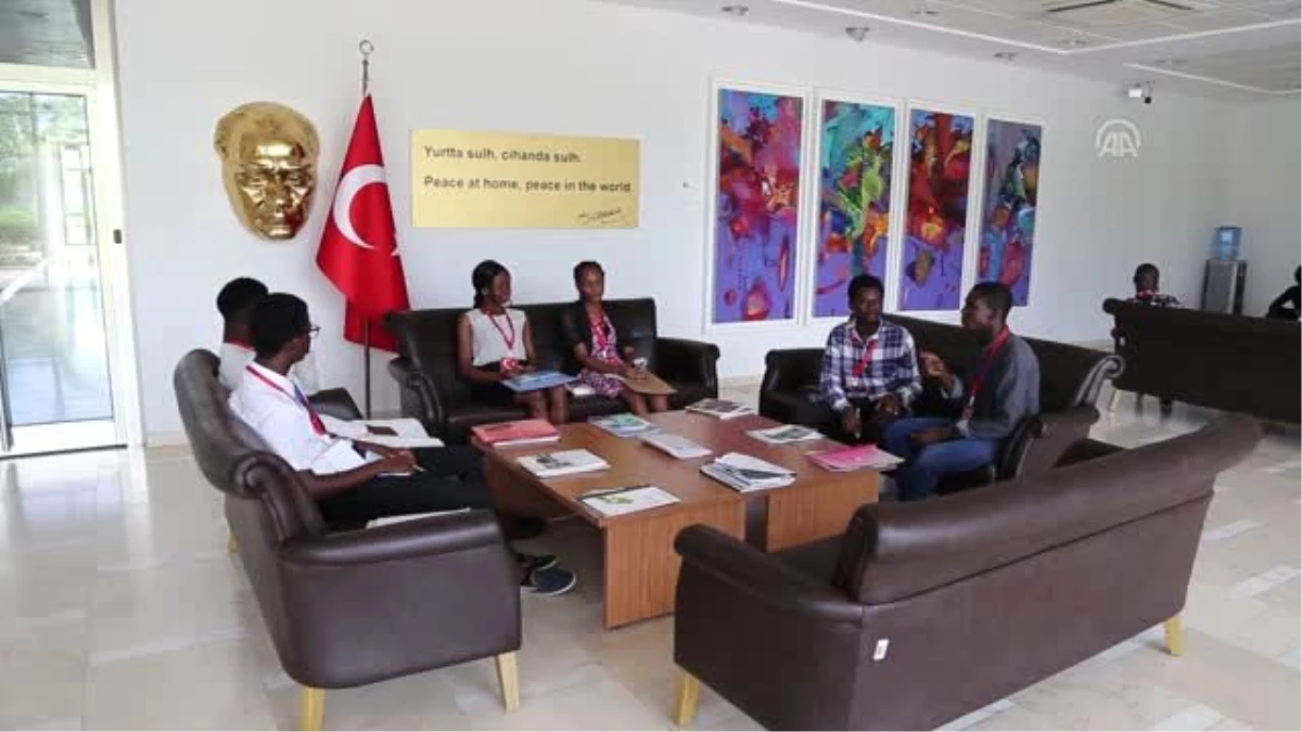 Nijeryalı Öğrenciler Türkiye\'de Eğitim Görmek İçin Ter Döktü