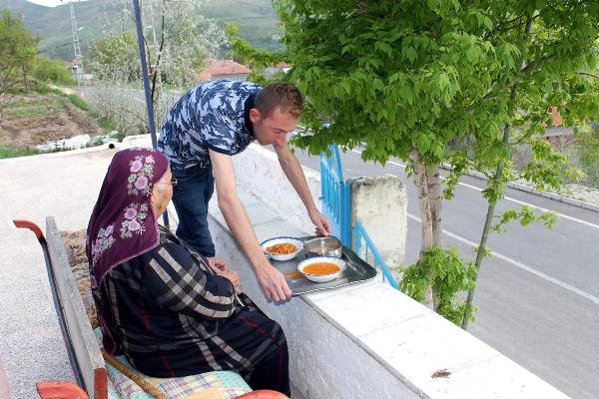 Özvatan\'da, İhtiyaç Sahiplerinin Evlerine İftar Yemeği Servisi