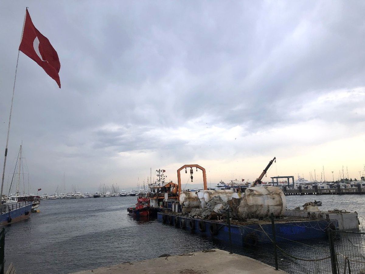 Pendik\'de Beton Blok İşçinin Ayağına Düştü