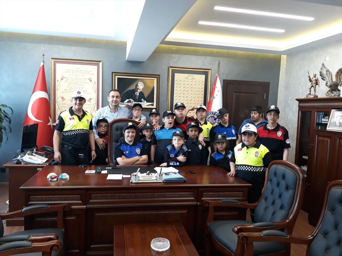 Polis Olmak İsteyen Engelli Öğrenciler Emniyete Konuk Oldu