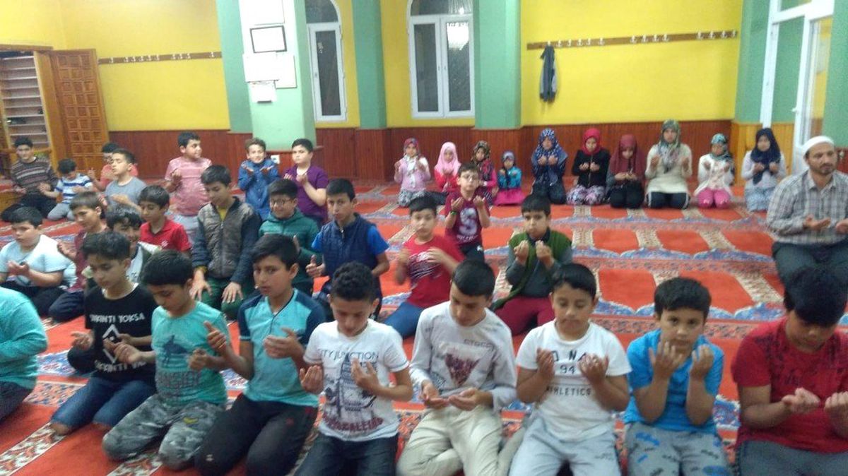 Pozantı\'da Çocuklar İftarda Buluşuyor