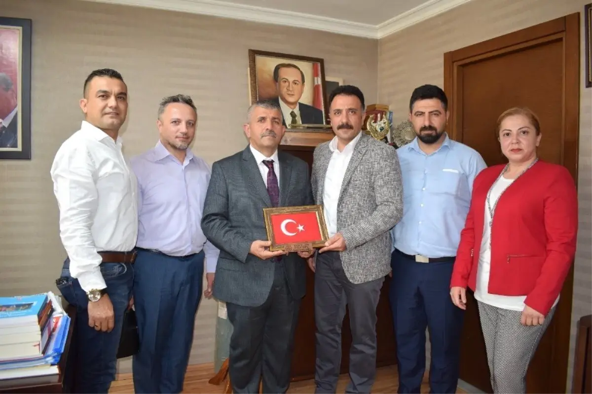 Sağlık-Sen İzmir 1 No'lu Şubesinden MHP'ye Ziyaret