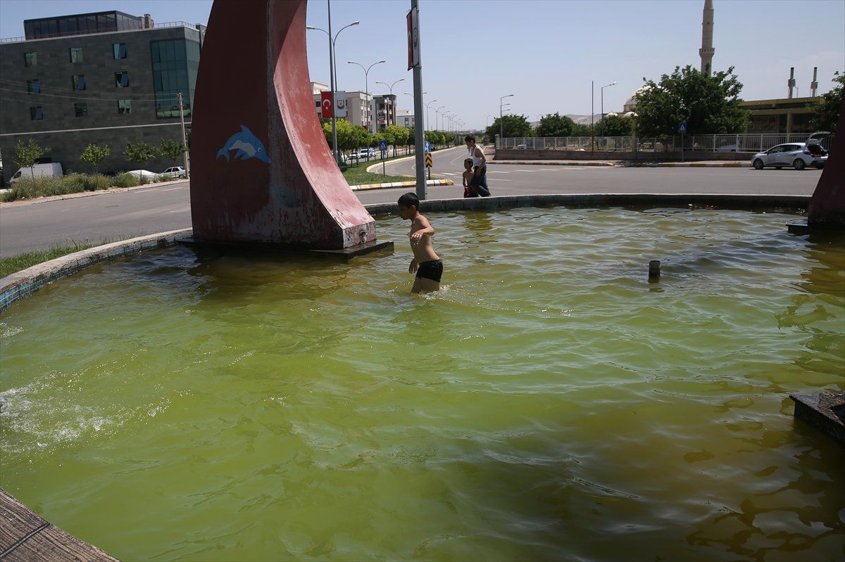Şanlıurfa\'da Sıcak Hava Etkili Oluyor