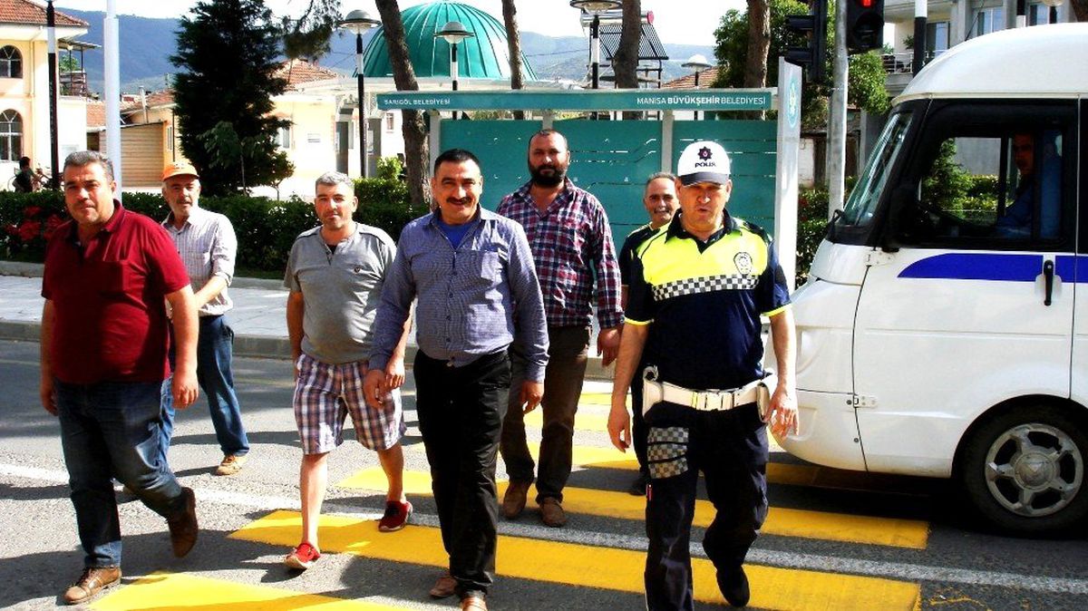 Sarıgöl\'de \'Öncelik Yayaların\' Uygulaması