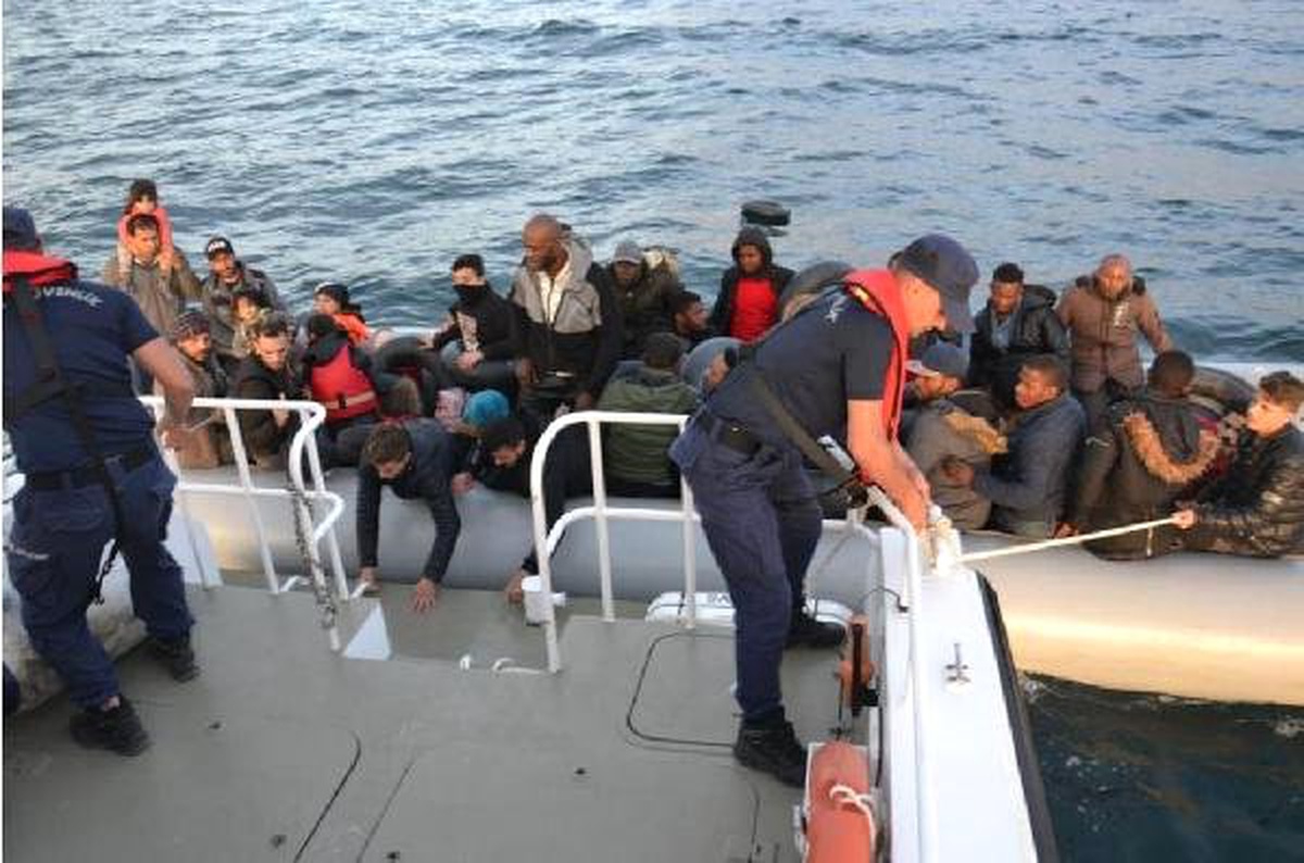 Selçuk ve Çeşme Açıklarında 80 Kaçak Göçmen Yakalandı
