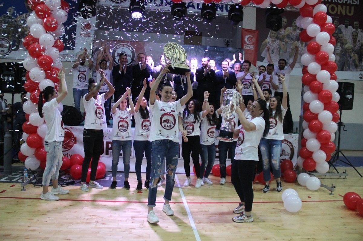 Süper Lige Yükselen Basketbol Takımına Coşkulu Kutlama